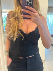 Top in pizzo con bottoni