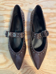 Ballerine a punta con borchie laterali