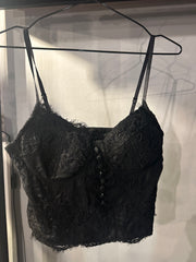 Top in pizzo con bottoni