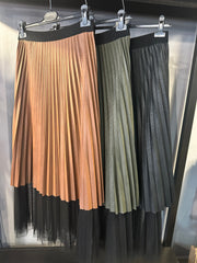 Gonna Semipelle a Pieghe con Tulle sul Fondo