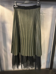 Gonna Semipelle a Pieghe con Tulle sul Fondo