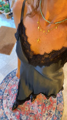 Canotta Donna lunga in raso con pizzo asimmetrico