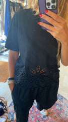 T-shirt con ricamo in fondo